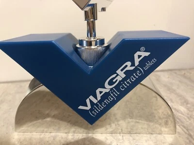 Artículo de broma para hombres dispensador de gel anuncio para Little Blue. El artículo está vacío Foto 1 de 4