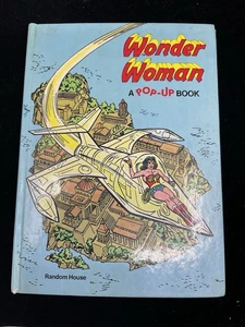 Wonder Woman A Pop-Up Book, Hardcover..need Some Repair See Pictures - Foto 1 di 13