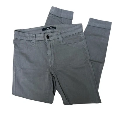 Pantalones de terciopelo suave con bolsillo con botones ajustados de tiro medio de la marca J gris talla 27 Foto 1 de 4