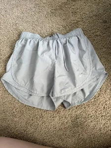 Nike Dri Fit Pantaloncini da Corsa Leggeri Foderati (Donna Medium) Grigio - Foto 1 di 3