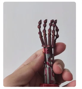 Terminator T2 T800 Mechanical Arm for 18in Figure Only Accessory 1/4 (No Figure) - Bild 1 von 6