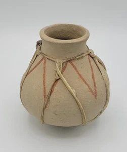 Vintage handgefertigte Ton Keramik Schale Vase unglasiert rustikales Design Rohhaut gebunden - Bild 1 von 9