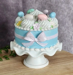Pastello Pasqua Finta Mini Torta Statuina Uova Fiocco Decorazione da Tavolo 5” Piedistallo NUOVO - Foto 1 di 6
