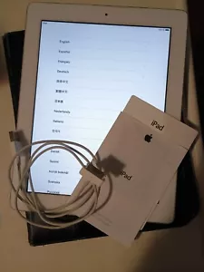 Apple iPad 2nd Gen White 9.7" 16GB - Picture 1 of 3