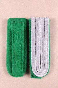 WW2 GERMAN ARMY Lieutenant RANK EPAULETTES SHOULDER BOARDS ON Mid Green WOOL - Picture 1 of 1