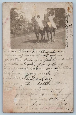 Foto postal publicada 1906 de mujeres montando caballos leyendo Pennsylvania PA RPPC Foto 1 de 2
