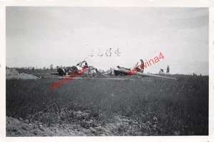 Zerstörtes deutsches Flugzeug Ju-88 bei Turyshkino Leningrad Russland Ostfront - Bild 1 von 2