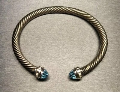 Brazalete David Yurman de plata de ley de 18 k con topacio azul y diamantes  Foto 1 de 4