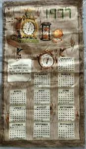 Vintage Tuch Küchenkalender 1977 Sanduhruhren Taschenuhr Holzoptik - Bild 1 von 4