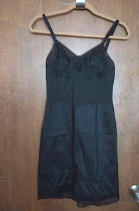 WARNER'S VINTAGE "COMPLI-FIT" FULL SLIP SIZE: 32 AVERAGE - Picture 1 of 4