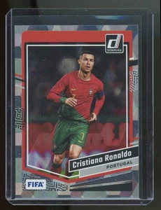 Carta Cristiano Ronaldo 2023-24 Donruss Calcio Argento Cubic Foil #44 - Foto 1 di 2