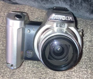 Minolta Dimage Z1 3.2mp 10x optical zoom - tested works - battery door broke - Picture 1 of 9
