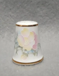 Vtg ROYAL COURT Porcelain Multicolored Flower Bouquet Collectible Sewing Thimble - Picture 1 of 6
