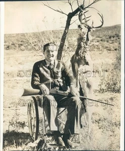 1941 Paralyzed Hunter G Coate of Big Spring TX With Kill of Deer Press Photo - Picture 1 of 2