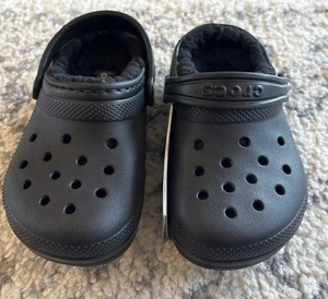 Crocs clásicos forrados de piel para niños pequeños - Imagen 1 de 7
