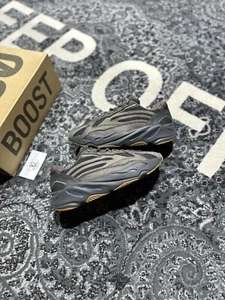 Talla 10 - Adidas Yeezy Boost 700 V2 Geode - Imagen 1 de 8