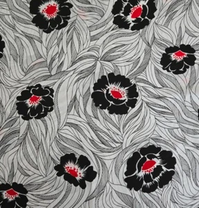 RETRO Vintage ROJO NEGRO BLANCO FLORES Sobre Blanco Años 70 Tela POLIÉSTER-2,5 Yardas - Imagen 1 de 6