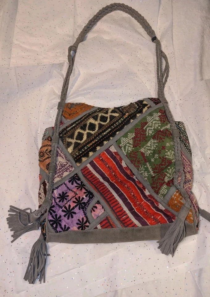 Free People 波西米亚吉普赛刺绣斜挎包灰色麂皮绒拼布包钱包  — 第 1/4 张图片