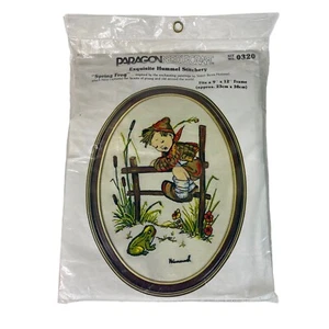 Kit cucitura Crewel 0320 Paragon Needlecraft Hummel Spring Frog vintage 1979 - Foto 1 di 9
