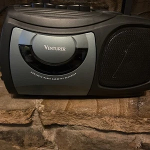 VINTAGE VENTURER 9100 PORTABLE AM/FM RADIO CASSETTE RECORDER cassette broken - Picture 1 of 2