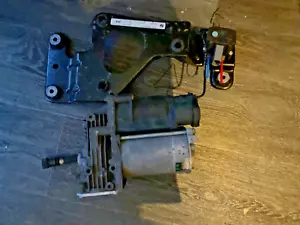 BOMBA COMPRESOR SUSPENSIÓN NEUMÁTICA BMW X5 X6 E70 AMKA1645 BUEN ESTADO DE FUNCIONAMIENTO - Imagen 1 de 3