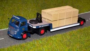 DB09 BT Models 1:76 Scale Commer QX Low Loader - Pickfords - Picture 1 of 1
