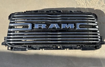 Dodge Ram 2500 Laramie Sport 2019-2023 parrilla superior delantera estilo fosa nasal sin cámara Foto 1 de 4