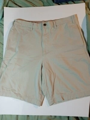 Quest - Pantalones Cortos Caqui Frente Plano Excelente Estado Usado. Talla 34 Foto 1 de 4