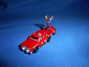 Mini FIRE CHIEF Lights Lightng AMERICAN FIRE TRUCK Plastic Toy Kinder Surprise - Picture 1 of 7