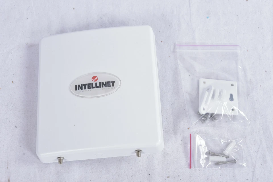Intellinet Direktionale MIMO Panel Hochleistung Antenne 2,4GHz 12dB Internet - Image 1 of 4