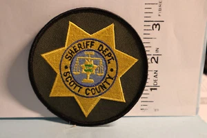 police patch   SCOTT  COUNTY SHERIFF DEPT IOWA - Picture 1 of 1
