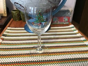 Clásico Cristal Copas de Vino Pier 1 Importaciones Navidad Vacaciones Pintado a Mano Nuevo - Imagen 1 de 12