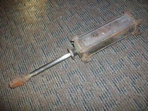 Antiguo cilindro neumático militar de latón BRCEM 5C 60 A122569 13" corto 19" largo - Imagen 1 de 10