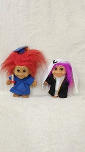 2 BAMBOLE TROLL - 5" RUSS LAUREATO & 5" RUSS ARAB PRINCE GUY - ABITI ORIGINALI, BELLE - Foto 1 di 2