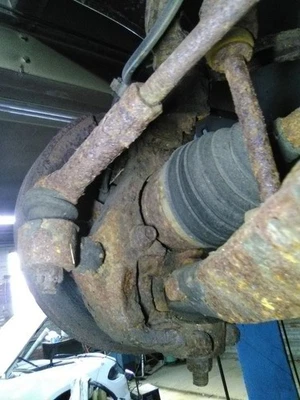 99-07 GMC Sierra 1500 Pickup Right Passenger Front Spindle Knuckle - Image 1 of 4