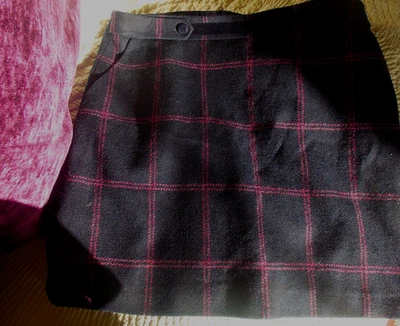 HOBBS with MOON Tweed Navy skirt 16UK Pink large check  some velvet at waistband - Image 1 of 4