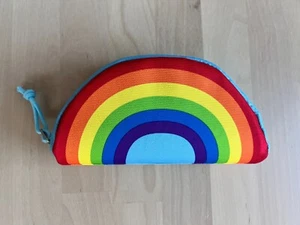 Astuccio portamatite JanSport Lil Wedge Pride 2020 arcobaleno a conchiglia - Foto 1 di 5
