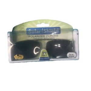 Solar Shield Clip-On Polarisierte Sonnenbrille 54 RECB Kratzfest Etui in der Hand - Bild 1 von 1