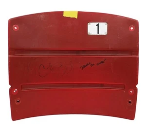 Curt Schilling signierte Fenway Prk Sitzlehne mit Aufschrift "Reverse the Curse" (Steiner) - Bild 1 von 3