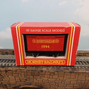 Hornby. R147 1994 Closed Wagon. Red. Boxed. Vintage Model Railway. Rare. New. - Picture 1 of 12