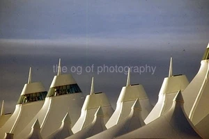 AEROPUERTO INTERNACIONAL DE DENVER Encontrado 35mm DIAPOSITIVA Foto ARQUITECTURA 57 LA 82 A - Imagen 1 de 1
