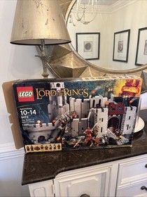 LEGO The Lord of the Rings: The Battle of Helm&rsquo;s Deep (9474) Box Only with Wear