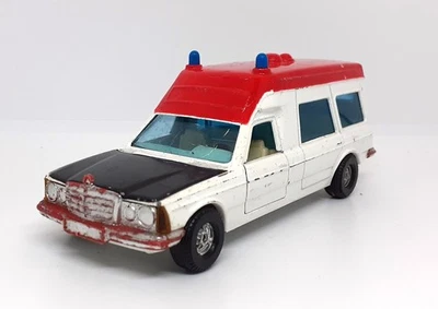 Corgi Bonna Mercedes Benz 2500 Ambulance 1:36 Scale Diecast Model - Image 1 of 4