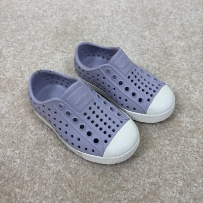 Zapatos nativos para niños Jefferson zapatos de agua lila sin cordones para niños pequeños talla C6 Foto 1 de 4