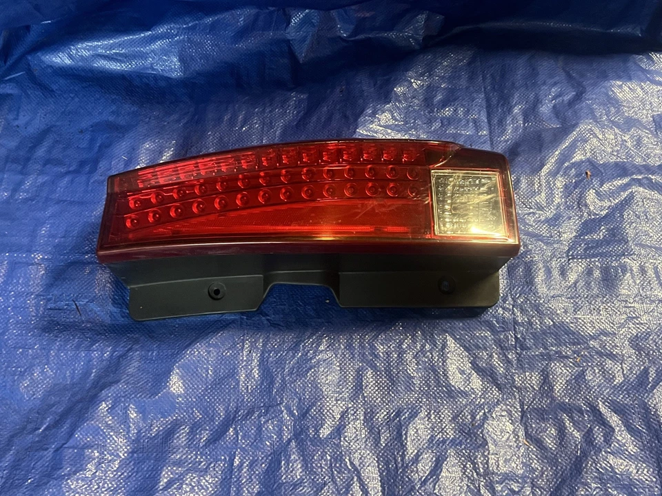 2007-2014 凯迪拉克 ESCALADE 后置外置 右乘客 尾灯  — 第 1/4 张图片