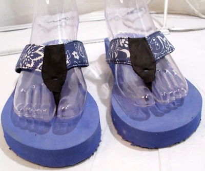 Sandalias para mujer Sweet Forever tanga cuña azul/blanco floral talla 10 Foto 1 de 4