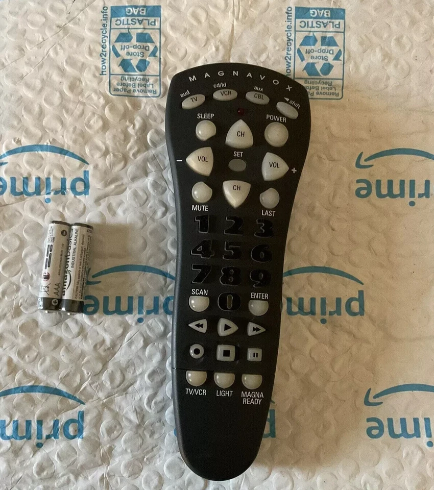 Genuine Magnavox R90033 4 Function Remote Control TV/VCR/CBL/AUX with batteries - Image 1 of 1