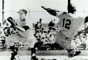 1960 Wire Photo New York Yankees Clete Boyer and Los Angeles Dodgers Tommy Davis - Picture 1 of 2