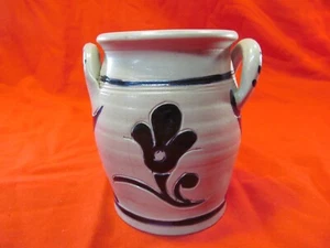 5" WILLIAMSBURG RESTORATION SALT GLAZE 2-HANDLED COBALT BLUE CROCK VASE - Picture 1 of 5