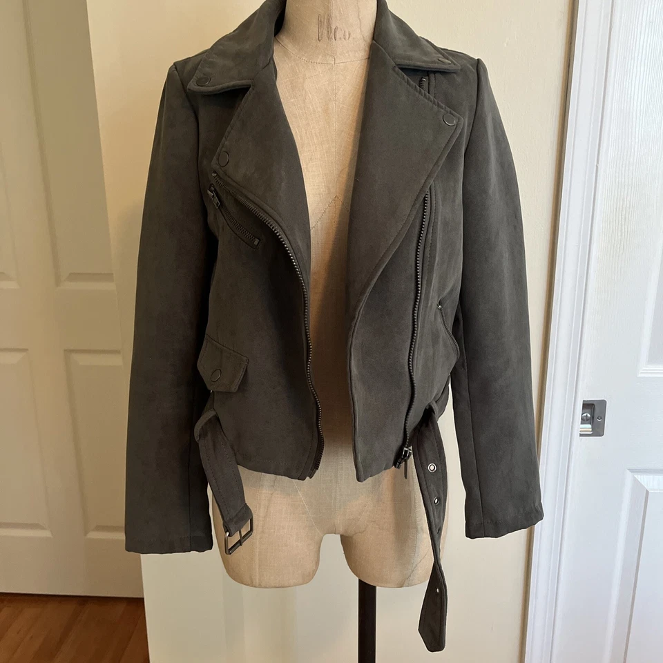 Chaqueta moto imitación gamuza gris carbón forever 21 pequeña Foto 1 de 4